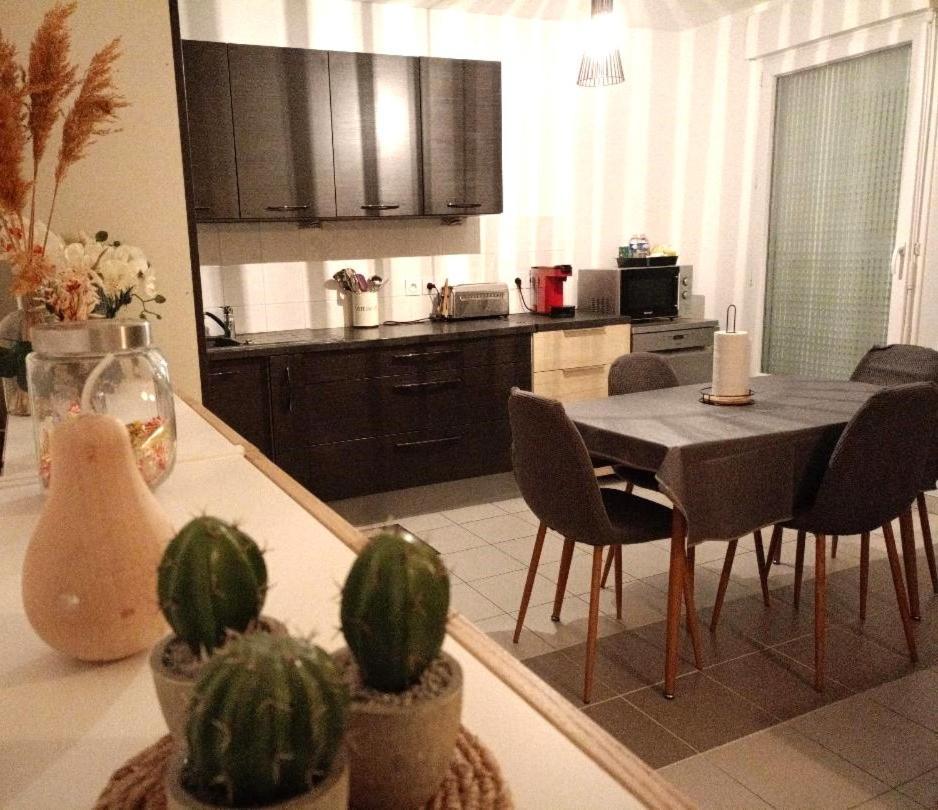 Superbe Appartement ,Proche De Paris, Dans Residence Privee , Ideal Familles, Parking Et Wifi Gratuits! ! ! ヴィトリー・シュル・セーヌ エクステリア 写真